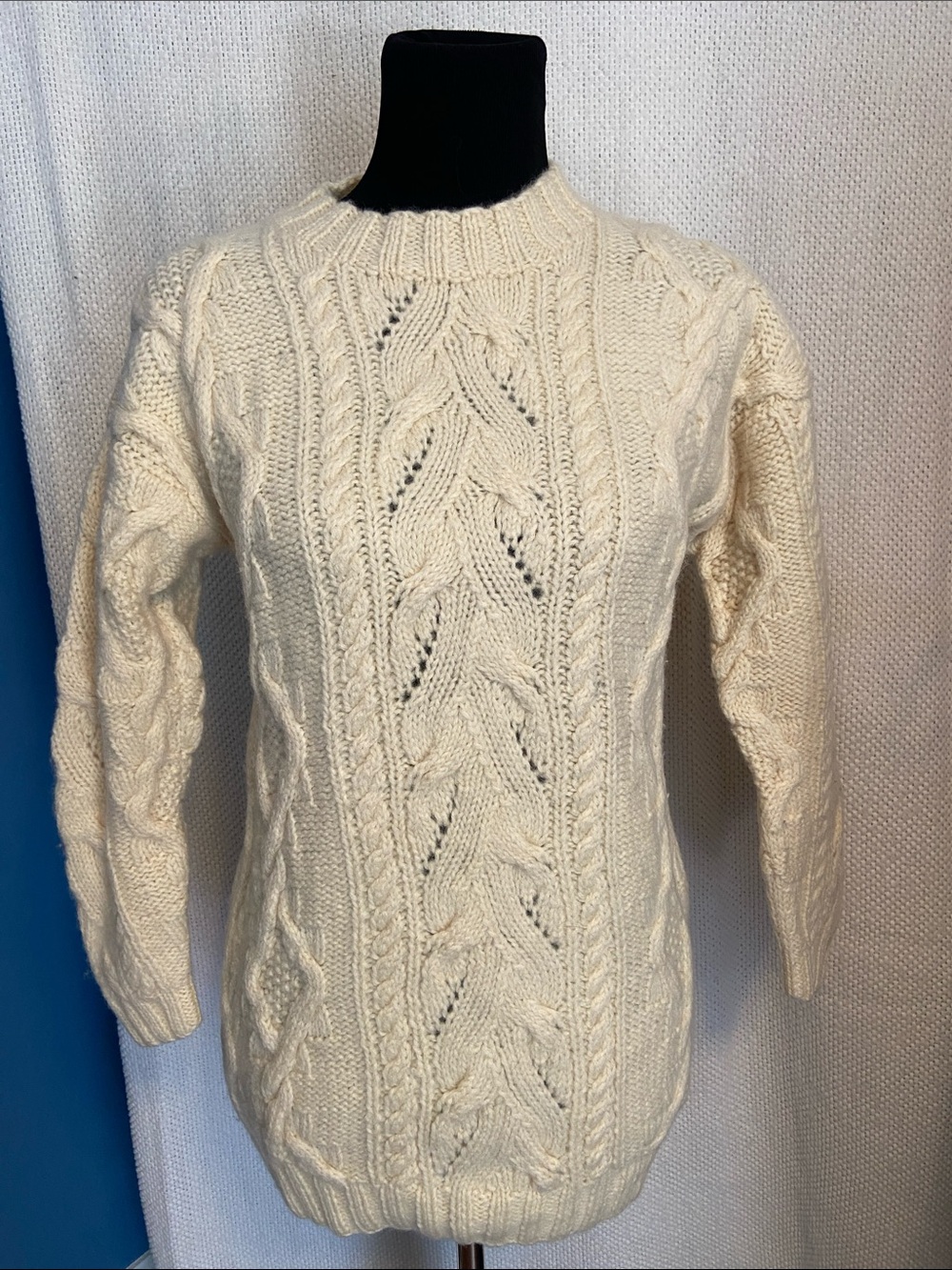 Neiman Marcus Cream Cable-Knit Crewneck Sweater 100% Wool